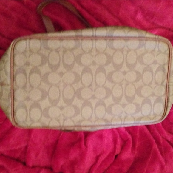 Coach - Picture 3 of 6